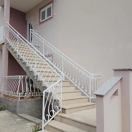 Apartment Gabrijela - 1St Floor 招待所 4*