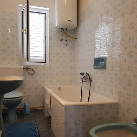 Apartment Gabrijela - 1St Floor 招待所 4*