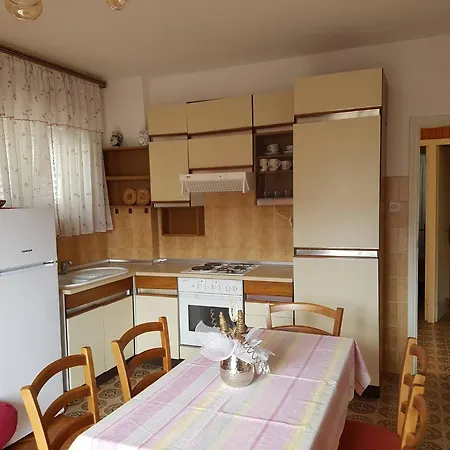 Gabrijela - 1st Floor 4* Baška