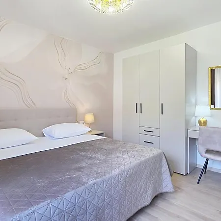 Gabrijela - 1st Floor 4* Baška